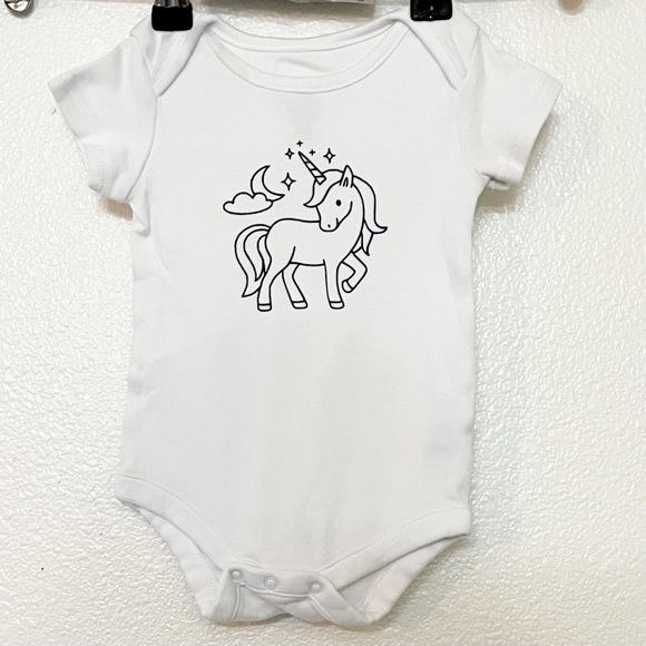 George Baby- Size 0-3 mos, unisex onesie, white w/unicorn - Picture 1 of 3